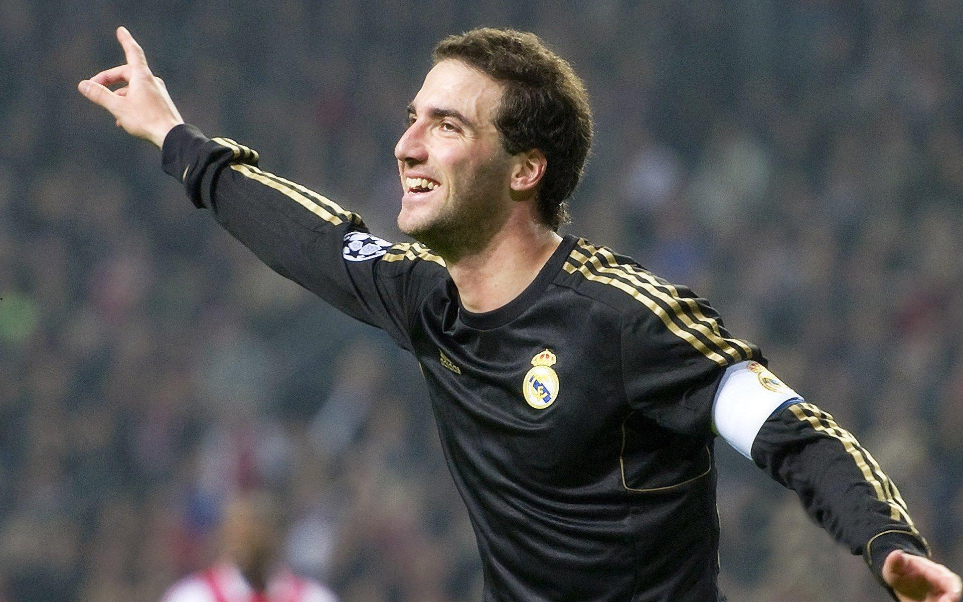 马杜罗公开声援梅西引热议，委内瑞拉总统的巴萨情结与足球政治涟漪